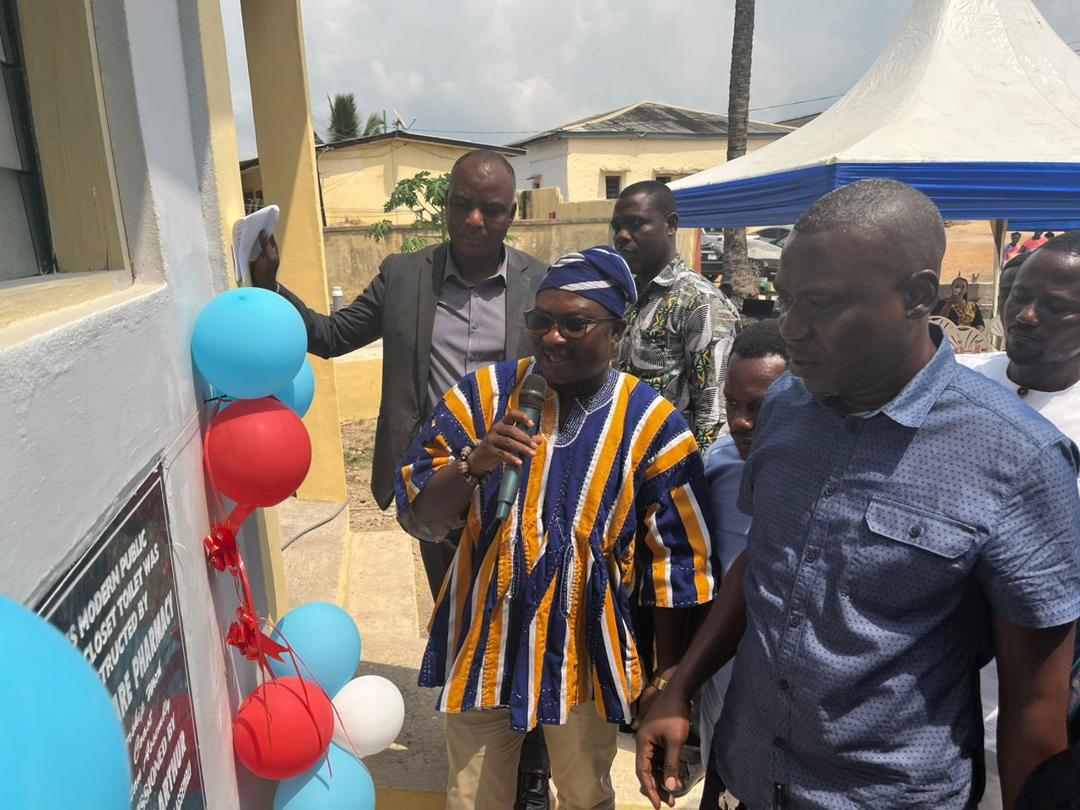 Mayor commissions toilet facility at Anakyin
