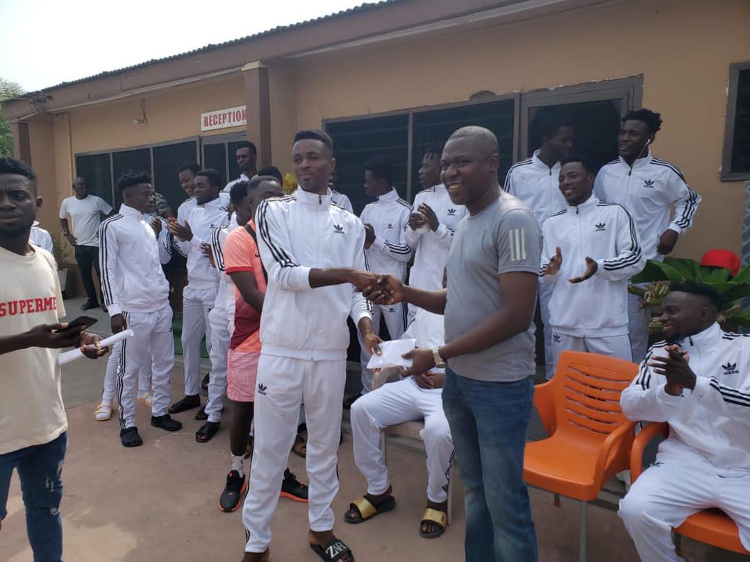Mayor donates to Vipers FC and Ebusua Dwarfs FC